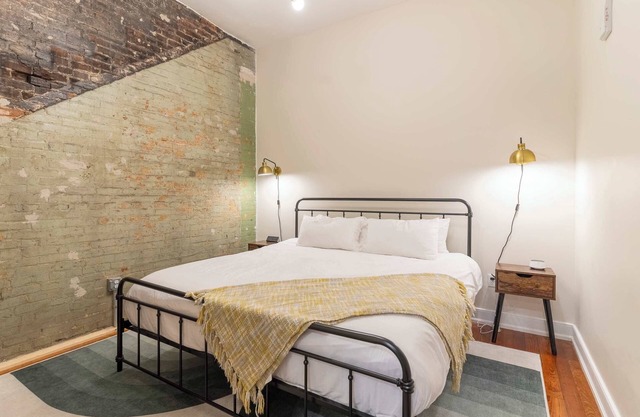 2 Bedroom Suite, 1 King Bed, 1 Queen Bed