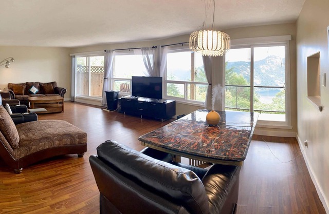 2 bedroom suite with million dollar Oceanview near Malahat Sky Walk