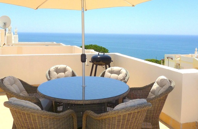 2 Bedroom Town house with spectacular view n ear beaches