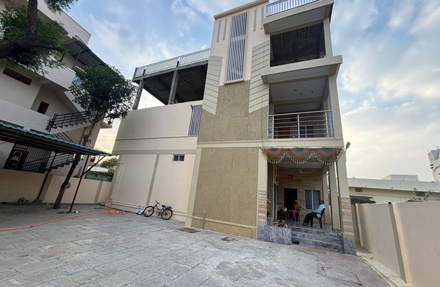 2-bedroom townhome in delightful Kalaburagi with WiFi, AC