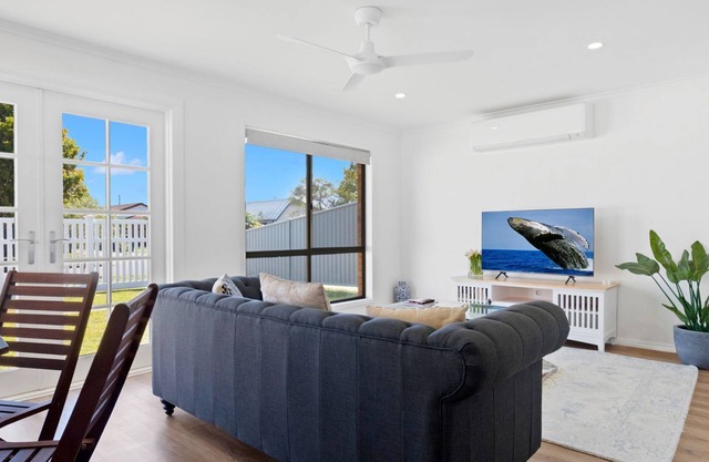 2 bedroom townhouse on Currimundi lake