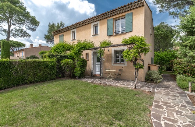 2 BEDROOM TOWNHOUSE WITH GARDEN (N°435)