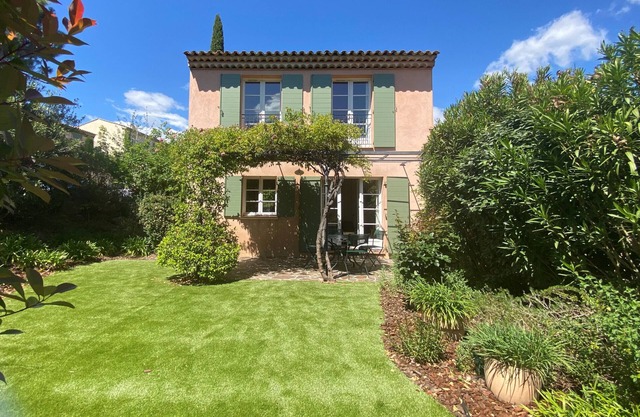 2 BEDROOM TOWNHOUSE WITH GARDEN (N°529)