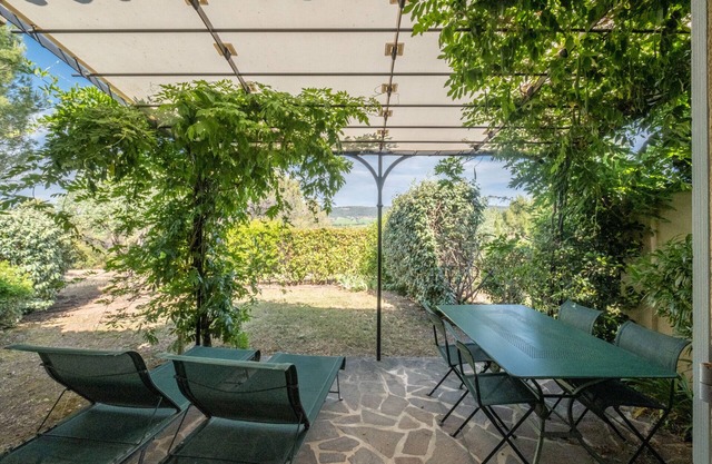 2-BEDROOM TOWNHOUSE WITH NICE VIEW (N°552)