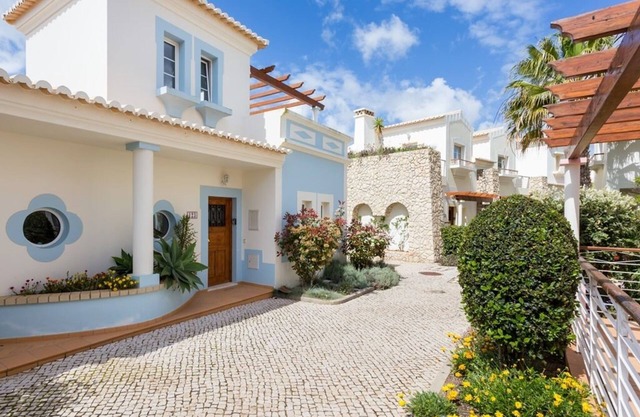 2-bedroom townhouse with golf views