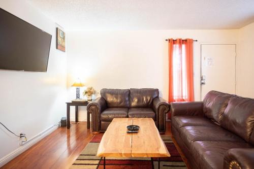 2 bedroom UNLV, Thomas Mack