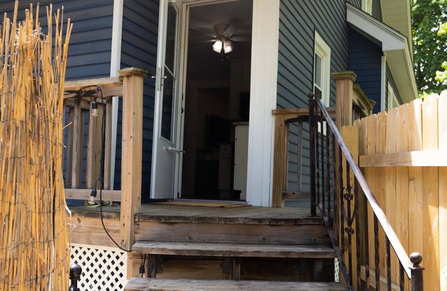 2-bedroom vacation home just 17 minutes drive to Ford Field