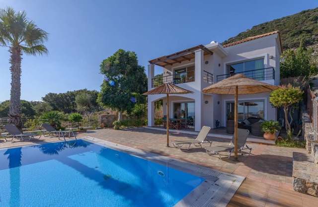 2 Bedroom Villa, Pool, Sea Views, Agios Nikolaos, Crete