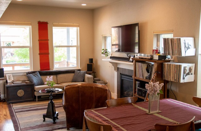 2 Bedroom with dedicated office space at base of foothills and trails