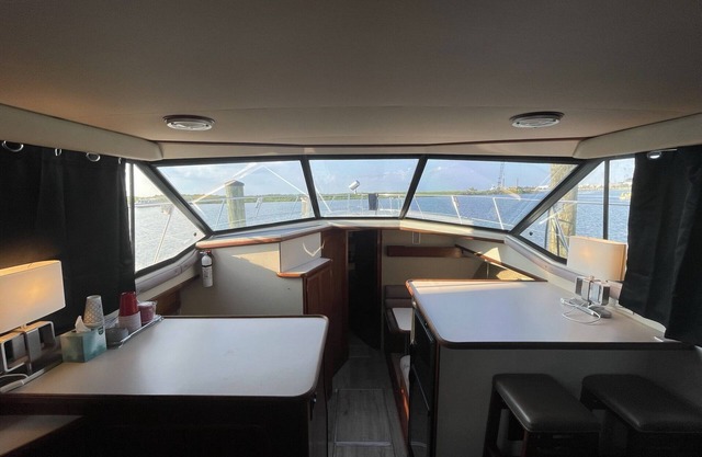 2 Bedroom Yacht 15 minutes away from Bourbon St.