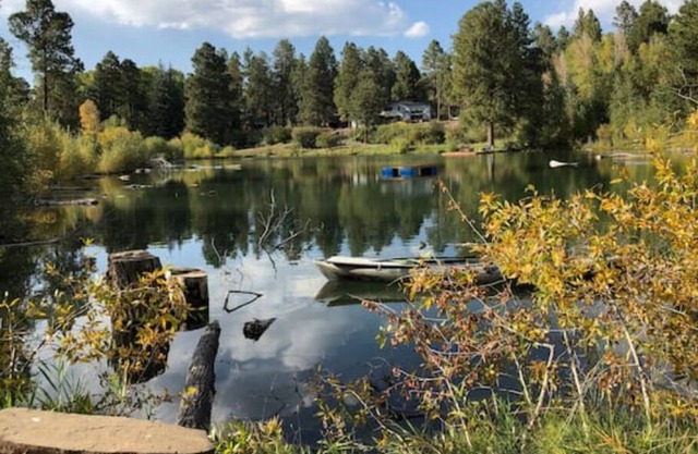 2 bedrooms & 2 bathrooms W/ kithenette on 11 acres. Sleeps up to 7