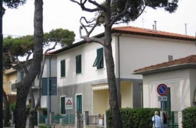 2 bedrooms 2 toilets air conditioner very close to the sea and White Beaches