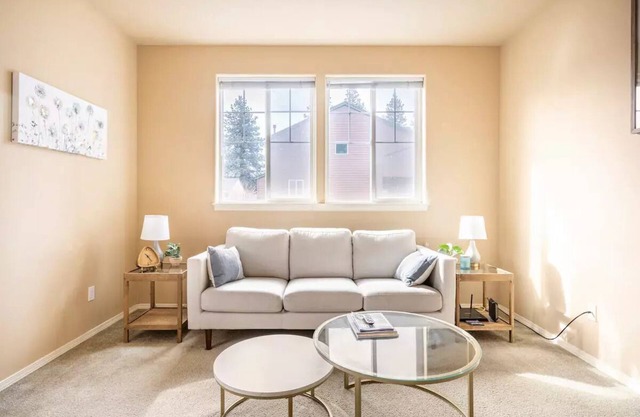 2 Bedrooms Home Retreat Old Mill Bend Near Downtown