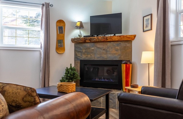 2 Bedrooms in Lower Level l Hot Tub