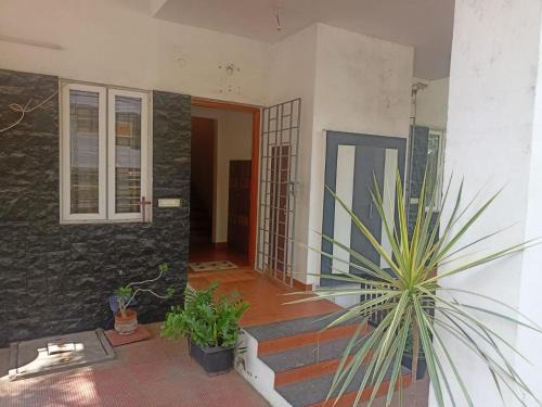 2 Bedrooms Spacious Family Home with Kitchen Madipakkam - 20 mins from Airport