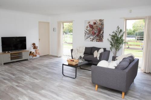 2 Bedrooms with Garage right on Te Awa River Ride