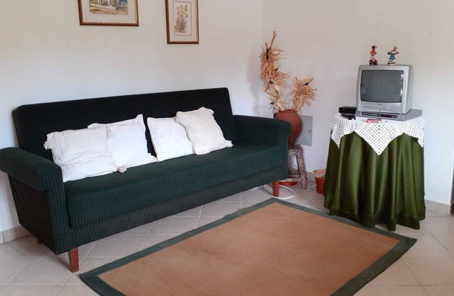 Assafarge-2Bedroom-1Bathroom-Garden