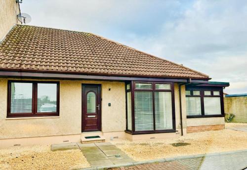 2-Beds Sleeps 4 w Parking 15 mins to St Andrews