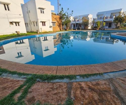 2 BHK Private Villa - Air Conditioned - Free Wifi - Swimming Pool - No Alcohol Zone - Easy Stays Yelagiri