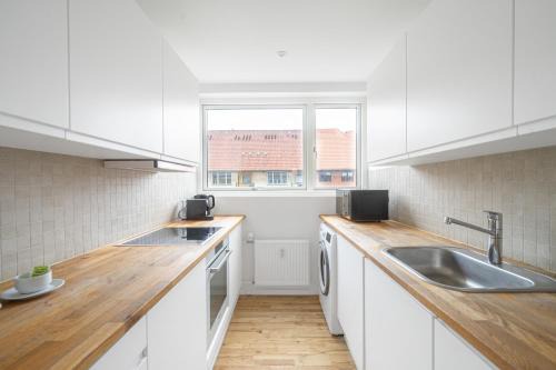 2-BR apartment in Frederiksberg with a balcony - 177