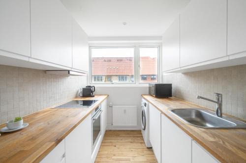 2-BR apartment with a balcony in Frederiksberg - 203