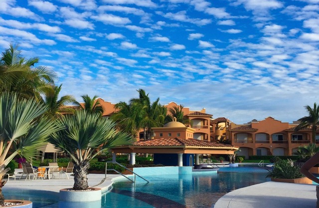 Condominio de 2 dormitorios en la playa del Pacífico y campo de golf