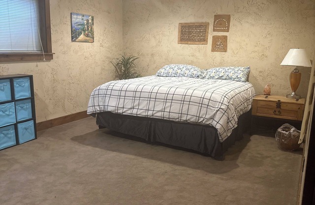 2 BR Cozy Retreat. Close to freeway and mountains.