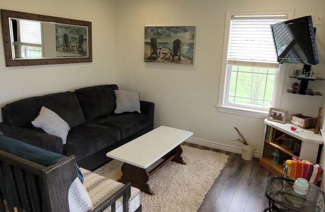 2 BR home 250m from Port Hood beach. Sleeps 6