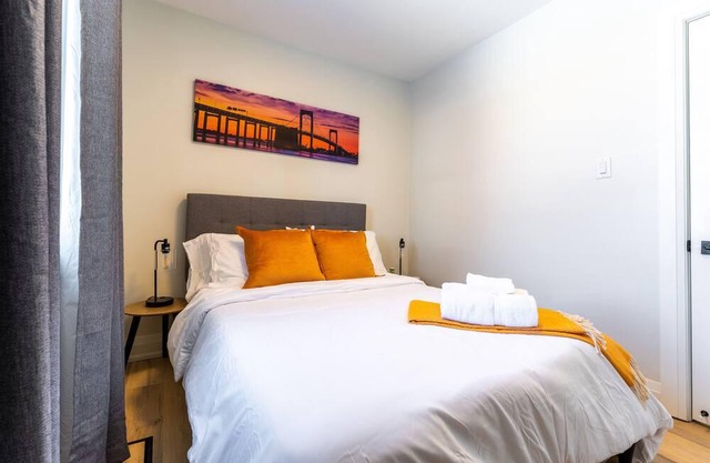 2 BR King Bed Suite - Mohawk & Hospitals