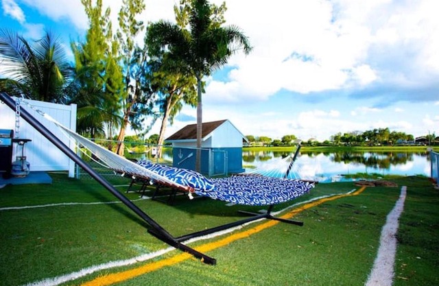 2 BR Lakefront Town House Kids Friendly/ Davie lake