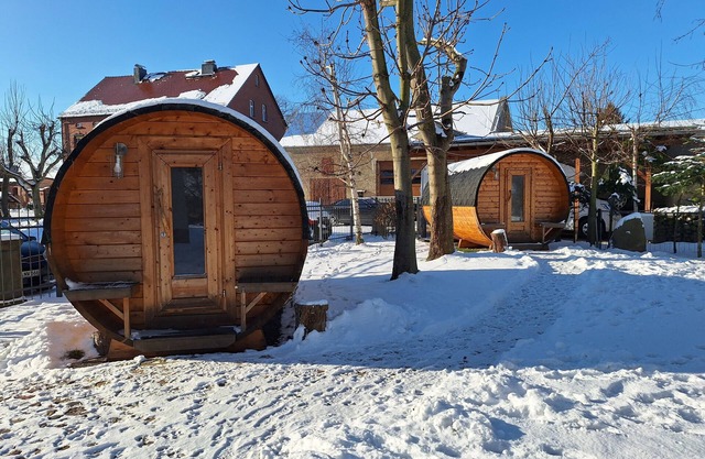 Caravanas '2 barriles de camping para 4 personas' con jardín comunitario y Wi-Fi