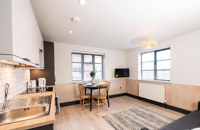 2 Castle Mews