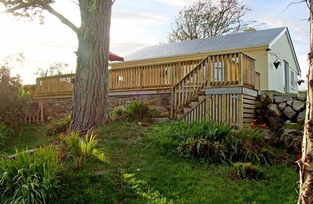 2 CLANCY COTTAGES, family friendly in Kilkieran, County Galway