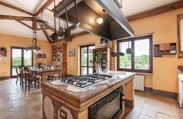 2 country houses with a private swimming pool surrounded by nature.