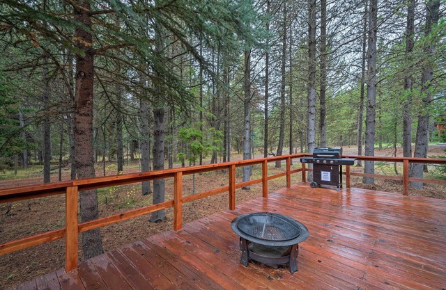 2 Cozy Island Park Cabins w/ Near the Lake!