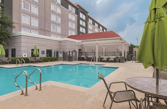 2 Cozy Rooms Just Steps from Six Flags Excitement & Cowboy Legends!