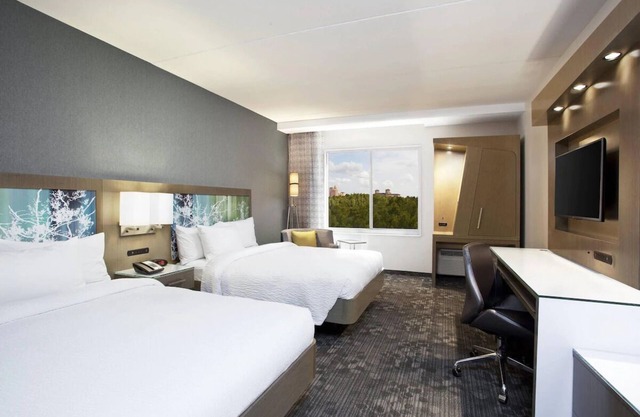 2 Cozy Suites w/ Pool Access & Helpful Staff – Ideal for Family Stays Near Parks