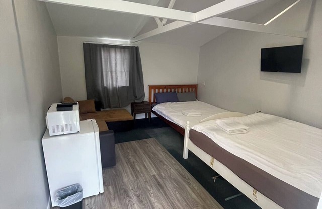 2 Double 1 Sofa bed chalet unit B