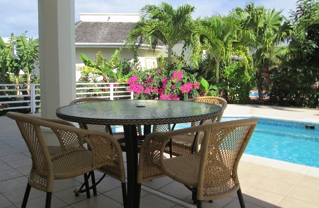 2 Cama-Doble Villa, piscina privada, campo de golf y vistas al mar, capacidad para 4