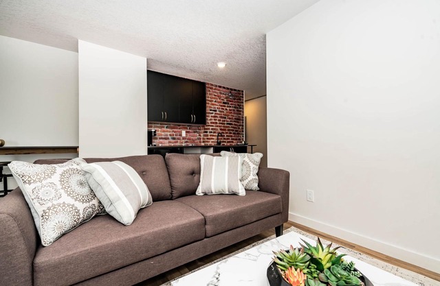 2 Double Private Trendy Executive Urban Loft Suites