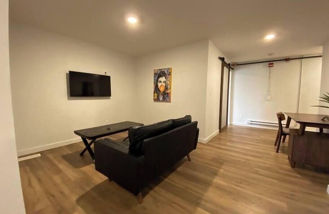 2 Double Private Trendy Executive Urban Loft Suites
