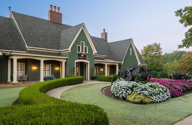 2 Elegant Accommodations in Nature's Embrace! Outdoor Pool, Pets Allowed!