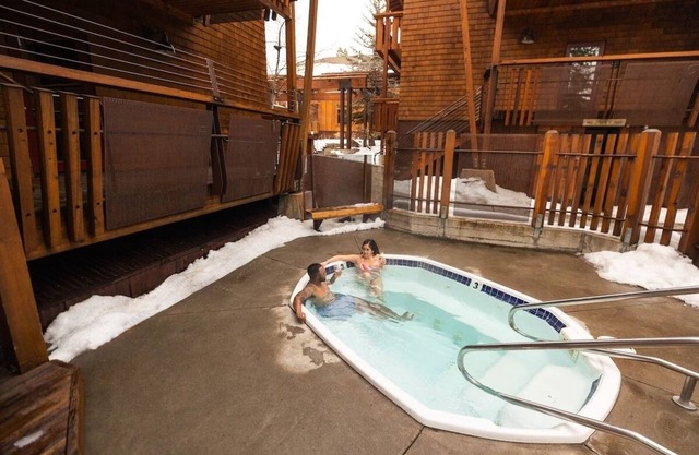 2 Family-Friendly Rooms w/ Mountain Ambience - Perfect Lake Tahoe Getaway