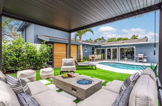 2-Family Retreat: Pool, Gym, Near Beach & Las Olas