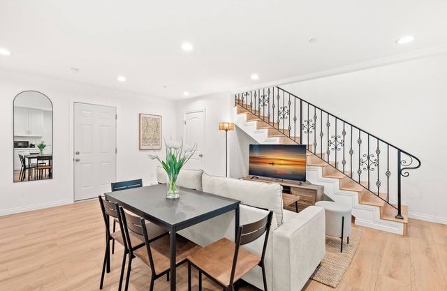 2 Floor, 3-bedroom house in awesome Alhambra w/AC, WIFI and Garage Parking