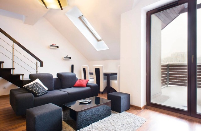 Apartamento de 2 plantas con sauna y jacuzzi.