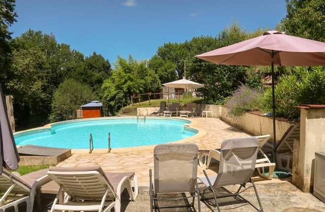 2 gites next to each other, on the Dordogne/Lot-et-Garonne border for 10 pers.