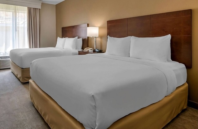 2 Great Units, FREE Parking, Short Drive to Universal Resorts & I-Drive NASCAR!