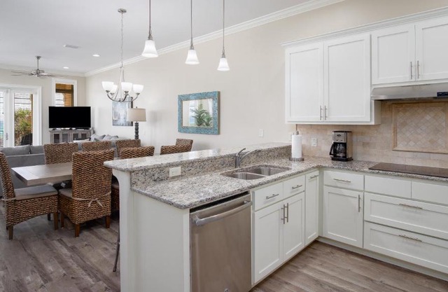 2 Gulf View Balconies! 3 Story Townhome With 4 Bedrooms, 4 Bathrooms! Sleeps12