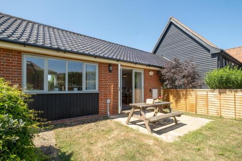 2 Hazelwood - 2 bedroom house near Aldeburgh & Snape Maltings - Aldeburgh Coastal Cottages